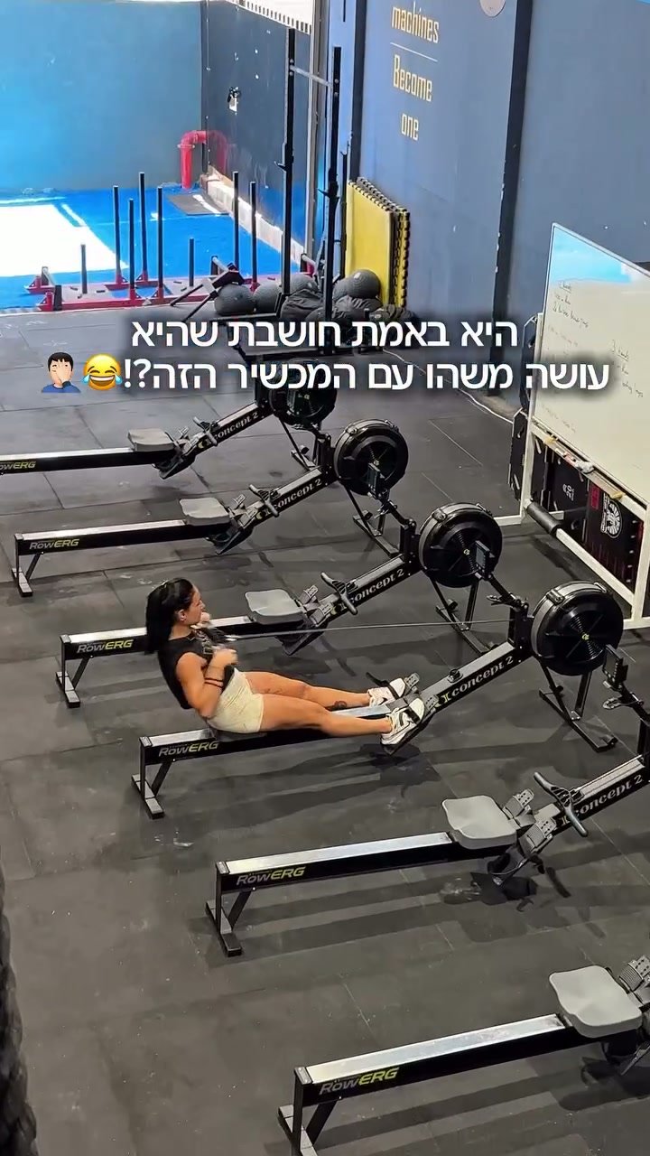 מתאמנת בחדר הכושר של Way Up